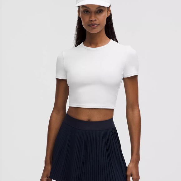 lululemon athletica Tops - Women’s Lululemon Tight Fit Cropped Shelf Bra Tshirt White Large